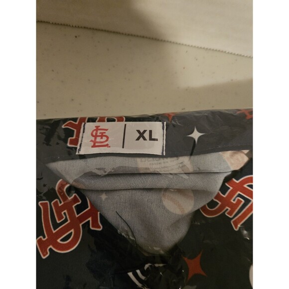 St Louis Cardinals Budweiser Beer Short Sleeve Button Up T-Shirt  XL MLB New - Picture 2 of 3